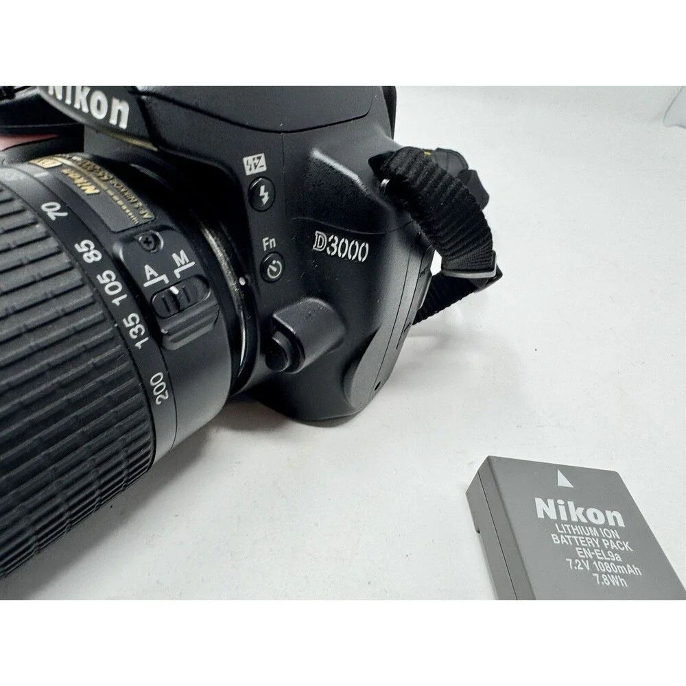 Nikon D3000 10.2MP Digital SLR Camera -Black-w/AF-S DX Nikkor 55-200mm 4-5.6G VR